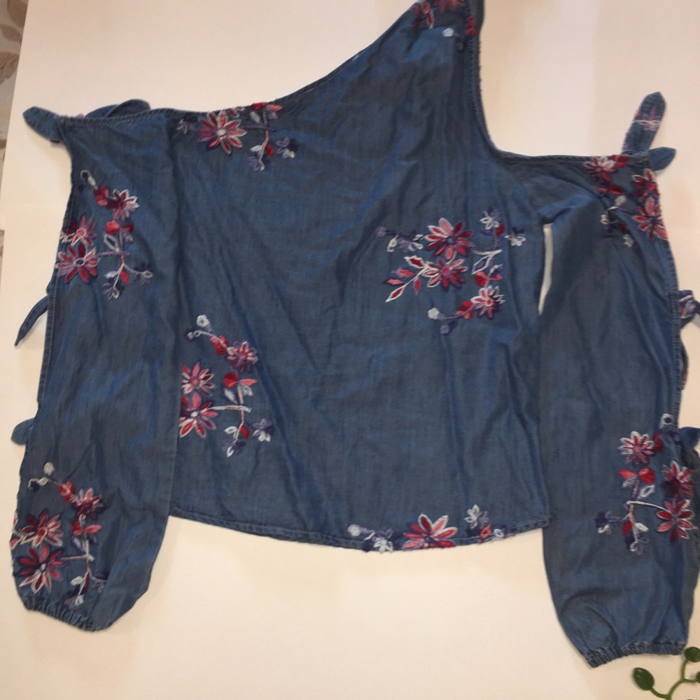 Gorgeous Size Small Free Generation Shirt